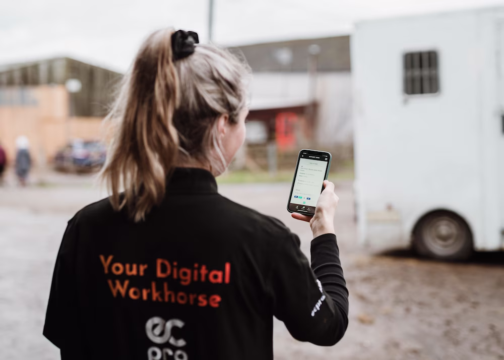 Preparing for Fall: How EC Pro Helps You Tackle Seasonal Barn Tasks with Ease